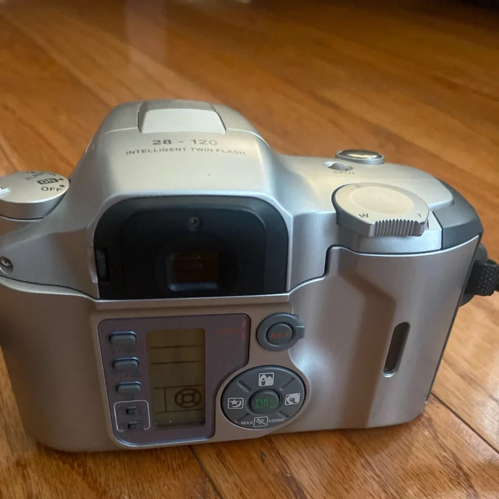 OLYMPUS All- In-One SLR Camera 🎥 WIDE ZOOM 28mm-120mm Preloved ❤️